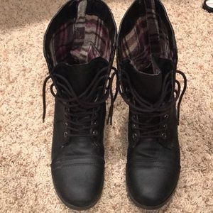 SM New York Shoes - SM New York Combat Boots - Gently Worn SM New York Shoes - SM New York Combat Boots - Gently Worn